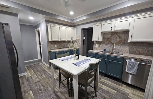 Benson House | 3-bedroom house in terrific Omaha with WiFi, AC