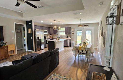 Newberry House | 3-bedroom house in the heart of the “Spring Capital of the world”