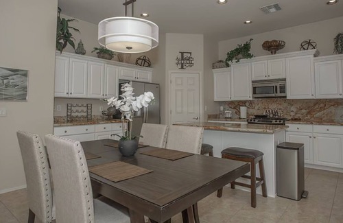 Tramonto House | 3-bedroom house + office in convenient area of North Phoenix.