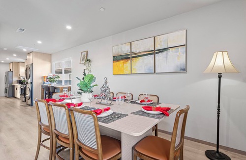 Broadmoor House | 3-bedroom house on 2F in peaceful Daly City with AC, WiFi.