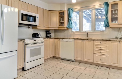 Pointe Claire House | 3 Bedroom House perfect location in Pointe Claire