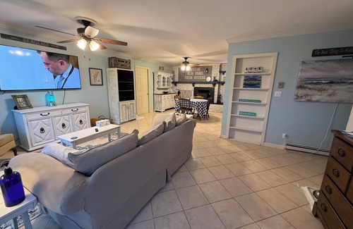 Greenbush House | 3-bedroom house steps from the beach in Saxis,VA with WiFi, AC, & screened porch