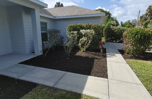 Merritt Island House | 3-bedroom house in charming Merritt Island with AC fenced back yard