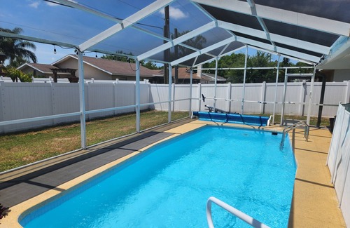 New Port Richey House | 3-bedroom house in marvelous New Port Richey with WiFi, AC
