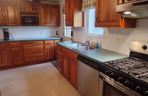 St. Clair Shores House | 3 Bedroom House Getaway, near Downtown Detroit & Lake St Clair