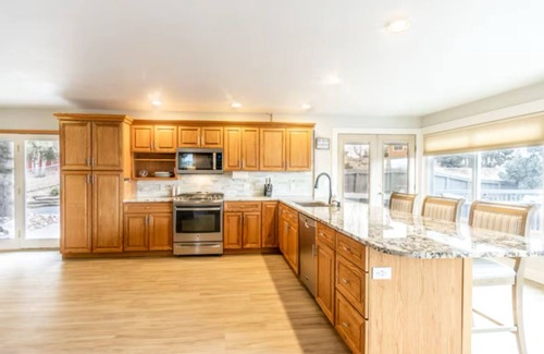Billings House | 3-bedroom house w/Views, Pool & Hot-tub