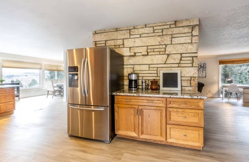 Billings House | 3-bedroom house w/Views, Pool & Hot-tub