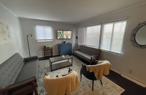 Waukegan House | 3-bedroom house WiFi in lovely Waukegan Near Gurnee