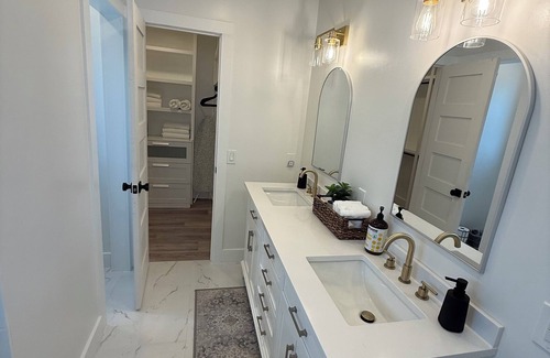 North Central Thousand Oaks House | 3-bedroom house with a pool in beautiful San Antonio