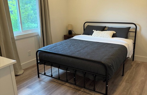 North Central Thousand Oaks House | 3-bedroom house with a pool in beautiful San Antonio