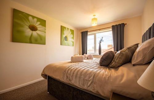 Worcester House | 3-bedroom house with garden, conservatory, in centre of Worcester