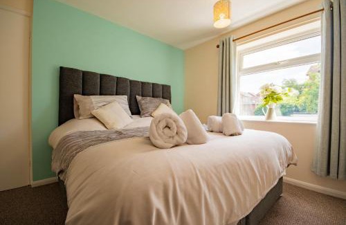 Worcester House | 3-bedroom house with garden, conservatory, in centre of Worcester