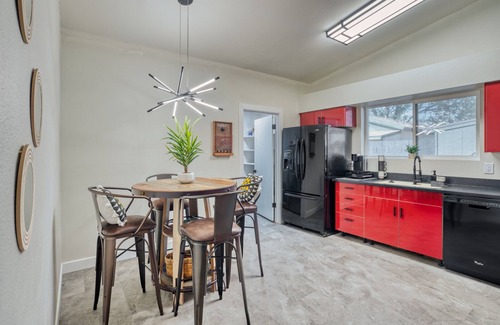 Chandler House | 3 Bedroom in walking distance to Downtown Chandler!