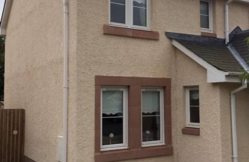Aberdeen House | 3 BEDROOM KINGSEAT HOUSE, GARDEN, PARKING AND FAST FIBRE WIFI