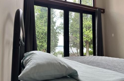 Lakefield House | 3-bedroom Lakefront Villa #6