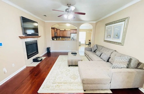Abilene House | 3 Bedroom located in bustling area of Abilene