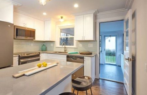 Westport House | 3 Bedroom Luxury Cape - Walk To Train & Beach