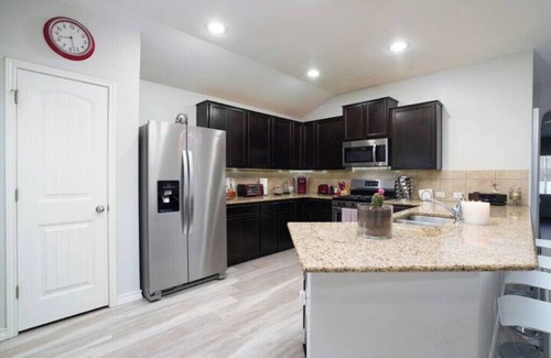San Antonio House | 3 Bedroom Luxury Home w/Hot tub close to Seaworld- Six Flags