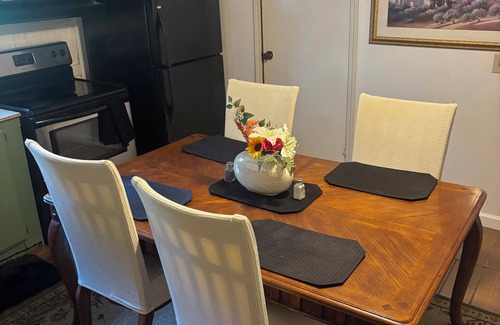 Chatawa House | 3-bedroom mobile home in wonderful Mount Hermon with WiFi, AC, and internet.