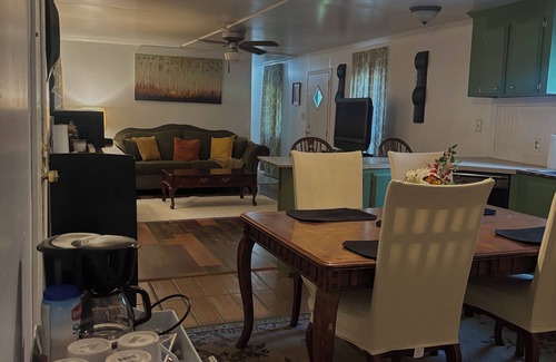 Chatawa House | 3-bedroom mobile home in wonderful Mount Hermon with WiFi, AC, and internet.