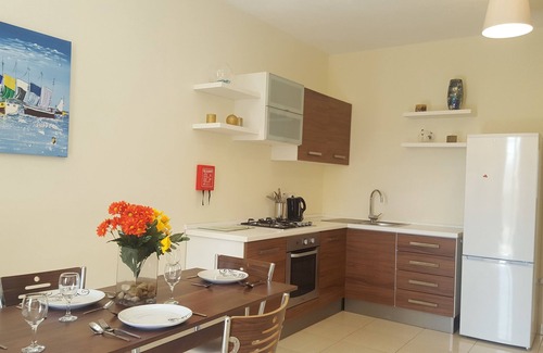 Qawra Apartment | 3 Bedroom Modern Apartment, 100 metres to the sea!