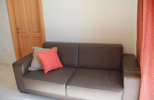 Qawra Apartment | 3 Bedroom Modern Apartment, 100 metres to the sea!