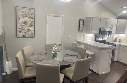 Biggs Field House | 3-bedroom Modern House, recently renovated and upgraded with smart lighting