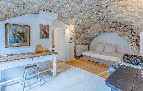 Rouet House | 3 Bedroom Pet Friendly Home In Le Rouet