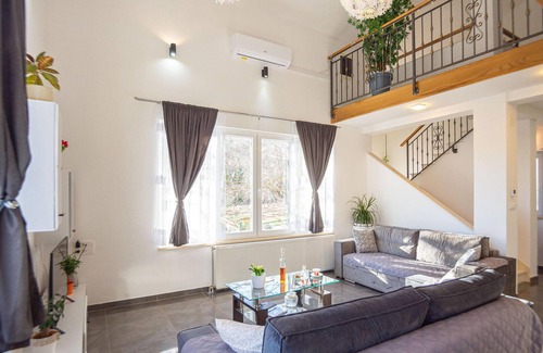 Muc House | 3 bedroom pet friendly home in Neoric