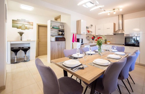 Muc House | 3 bedroom pet friendly home in Neoric