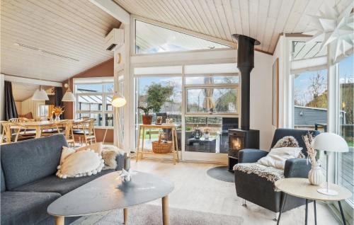 Beder Malling House | 3 Bedroom Pet Friendly Home In Beder