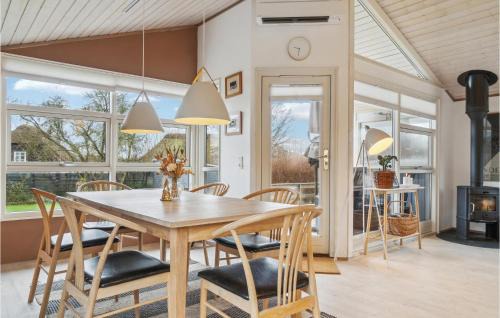 Beder Malling House | 3 Bedroom Pet Friendly Home In Beder