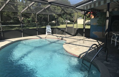 Spring Hill House | 3 bedroom Pool home. Quiet Neighbourhood