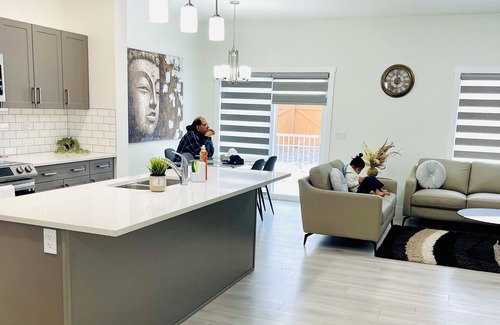 Cochrane House | 3 bedroom serenity in Cochrane near BANFF