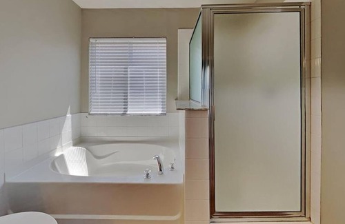 Gibsonton Apartment | 3 Bedroom Single family 424857 by Houzlet