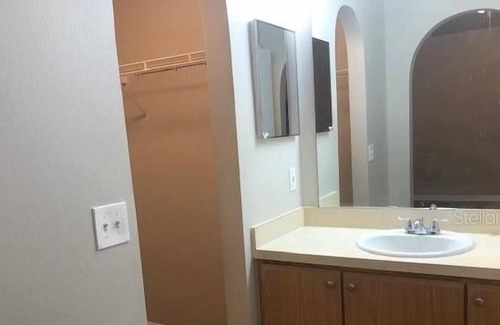 Lockhart Apartment | 3 Bedroom Single family 418898 by Houzlet