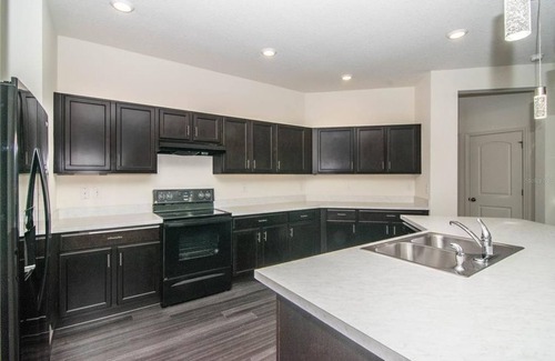 Balm Apartment | 3 Bedroom Single family 430921 by Houzlet