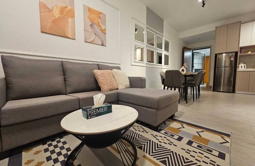 Shah Alam Apartment | 3 Bedroom Suite in Marvelous Shah Alam with WiFi, Gym, Pool & 2 Carpark, Sleeps6