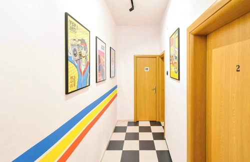 Sofia City Center Apartment | 3 bedroom 🍓🍋🥝super fresh apartment with some playful, 80s' vibe