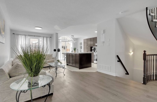 Ottawa Division House | 3-bedroom townhome in charming Ottawa with AC, WiFi. Enjoy your stay