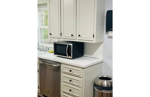 High Point House | 3-bedroom vacation home 5 minutes from High Point University