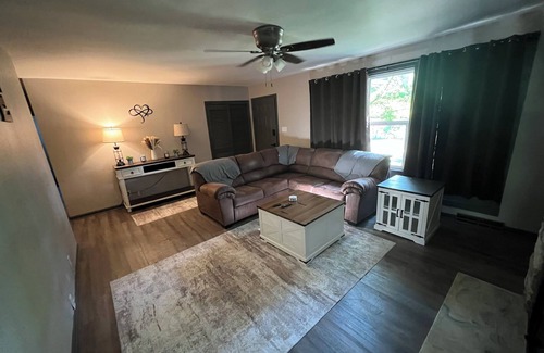 Lancaster House | 3-bedroom vacation home 19 minutes from Hocking Hills State Park