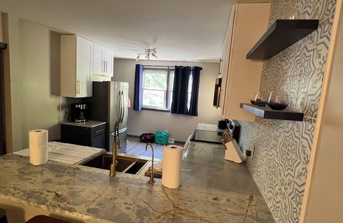 Lancaster House | 3-bedroom vacation home 19 minutes from Hocking Hills State Park