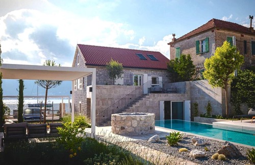 Tomicici Villa | 3 bedroom villa w/pvt pool, direct sea acess