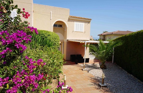 Badia Gran House | 3-bedroom villa with large private pool in quiet residential area and sea views