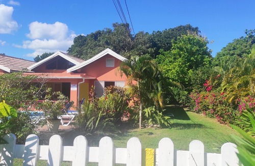 Silver Sands House | 3 Bedroom villa with pool on private gated community
