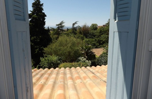 Montreal House | 3-bedroom village house, garden, terrace. Ideal for families and friends!