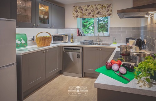 West Heslerton House | 3 bedroomed holiday cottages, with and indoor pool access, that sleeps 6, with two off road car park