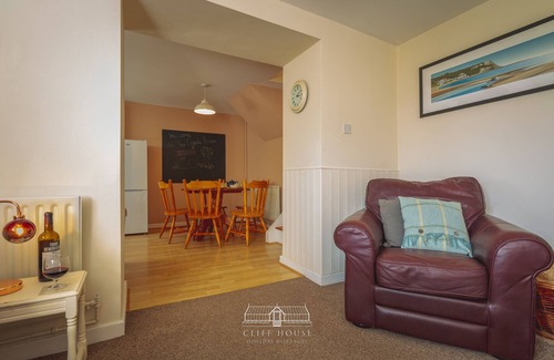 West Heslerton House | 3 bedroomed holiday cottages that sleeps 5, with one off road car parking space and indoor pool