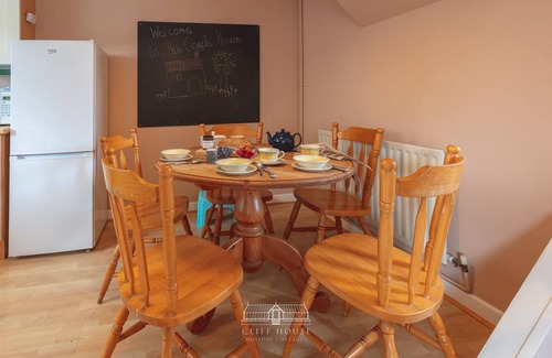 West Heslerton House | 3 bedroomed holiday cottages that sleeps 5, with one off road car parking space and indoor pool